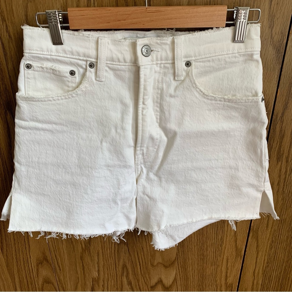 Abercrombie 4” Mom shorts